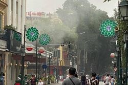 Xế sang phát hỏa trong tầng hầm Tràng Tiền Plaza