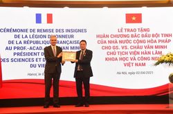 Nhà khoa học Việt nhận Huân chương Bắc đẩu Bội tinh của Pháp