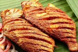 Chỉ cần thả thứ 'thần thánh' này vào chảo trước khi rán, cá chín đều thơm ngon vàng ruộm