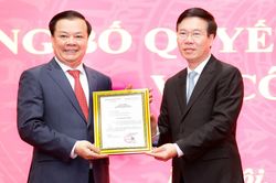 Công bố quyết định phân công ông Đinh Tiến Dũng làm Bí thư Thành ủy Hà Nội