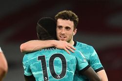 Liverpool có chiến thắng lịch sử trước Arsenal