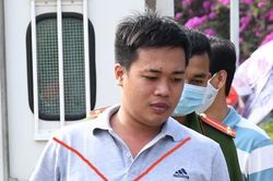 Thanh niên khoe 'của quý', sàm sỡ nữ sinh trên quốc lộ