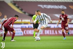 Ronaldo giúp Juventus thoát thua