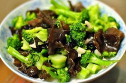 Dùng mộc nhĩ và súp lơ nấu theo cách này giảm nguy cơ ung thư, vừa ngon vừa bổ khiến ai cũng mê