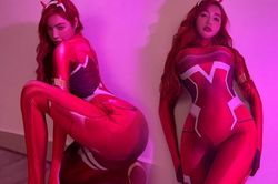 Elly Trần khoe ảnh nóng 'nghẹt thở' nhưng dân tình chỉ để ý đến đôi chân dài ngoằng phi lý