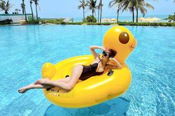 Gái 4 con Jennifer Phạm diện áo tắm khoe body tuyệt mỹ khiến fan 'phát sốt'