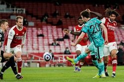 Liverpool thắng đậm Arsenal 3-0