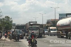 Liên tiếp xảy ra 2 vụ tai nạn trên QL51, giao thông ùn tắc nghiêm trọng