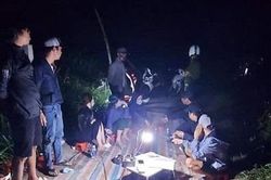 Quảng Ngãi: Tóm gọn ổ xóc đĩa xuyên đêm ngoài nghĩa địa