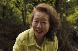 Youn Yuh Jung giành giải thưởng diễn viên phụ xuất sắc nhất SAG Awards 27