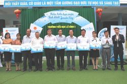 Trao 55 máy lọc nước cho trường học TP Cần Thơ