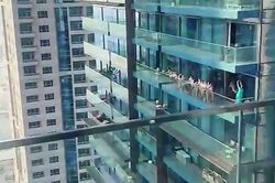 15 phụ nữ khỏa thân giữa ban ngày ở Dubai gây phẫn nộ