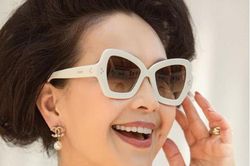 Nhan sắc thách thức thời gian ở tuổi U60 của 'Nữ hoàng ảnh lịch' Diễm My