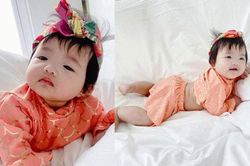 Loạt biểu cảm cực yêu của con gái Đông Nhi và Ông Cao Thắng khi được diện đồ hiệu