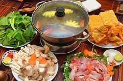 Những loại rau nhúng vào nồi lẩu chẳng khác gì 'tẩm độc', đừng dại ăn thử