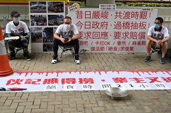 Hàng loạt chủ quán Hong Kong nhịn ăn để đòi mở cửa lại