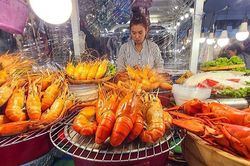 Nơi người dân ăn 9 lần/ngày