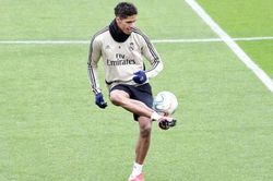 Real Madrid: Varane mắc Covid-19, vắng mặt ở đại chiến với Liverpool