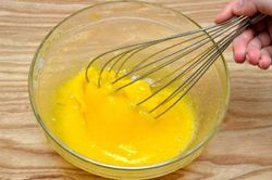 Thêm một thứ nước đặc biệt trước khi rán, trứng chiên sẽ xốp mịn, thơm lừng