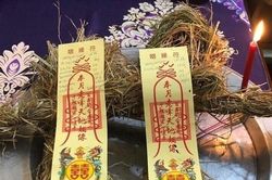 Mua 'bùa yêu' qua mạng, tiền mất tật vẫn mang