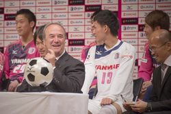 HLV Cerezo Osaka cảnh báo về những thách thức cho Đặng Văn Lâm