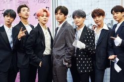 BTS phá vỡ 2 kỷ lục hoành tráng trên BXH Billboard