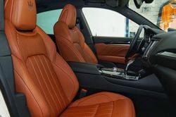 Maserati mê hoặc khách hàng Việt với nội thất từ thời trang hàng hiệu