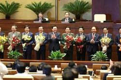 Quốc hội phê chuẩn miễn nhiệm Phó thủ tướng Trịnh Đình Dũng và 12 bộ trưởng, trưởng ngành