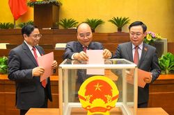 Miễn nhiệm Phó Thủ tướng Trịnh Đình Dũng và 12 thành viên Chính phủ