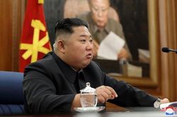 Nhà lãnh đạo Kim Jong-un: Triều Tiên đang đối mặt với 'tình hình tồi tệ nhất'