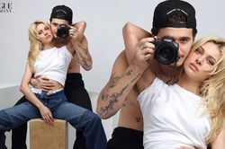Cậu cả nhà Becks ôm eo hôn thê tình tứ trên Vogue Đức