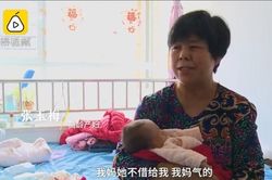 Bà mẹ sinh đôi ở tuổi 58