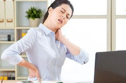 Cơ thể xuất hiện 4 dấu hiệu này chứng tỏ bạn đang ngồi quá nhiều, cần thay đổi ngay
