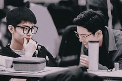 Tiêu Chiến diễn kịch sân khấu, fan tranh vé khiến hệ thống bị 'tê liệt' suốt 2 giờ