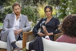 'Hoàng tử Harry muốn Hoàng gia xin lỗi Meghan Markle'