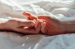 Quai bị quan hệ tình dục có sao không? Có cần kiêng không?