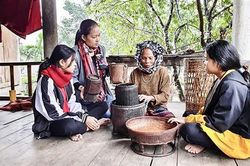 Cần khôi phục, phát triển nghề đan lát của đồng bào Vân Kiều