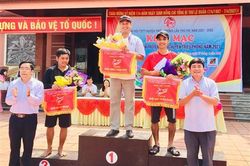 Giải đua thuyền truyền thống kỷ niệm ngày sinh Tổng Bí thư Lê Duẩn