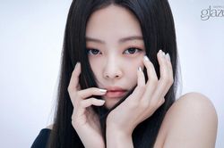 Người đẹp hoàn hảo như Jennie, tay quá xinh nên được hãng nail chọn làm nàng thơ đại diện