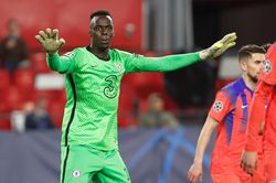 'Người nhện' Mendy làm điều chưa thủ môn nào làm được ở Chelsea