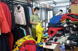 Tạm giữ hơn 2.000 sản phẩm không rõ nguồn gốc xuất xứ