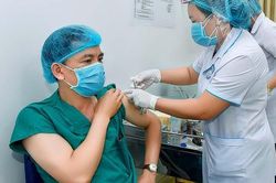 TP HCM và Hà Nội được phân bổ nhiều vắc-xin Covid-19 nhất: Ai sẽ được ưu tiên tiêm trước?