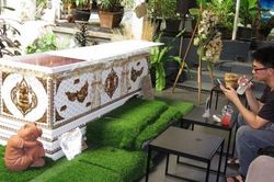 Rợn người quán cà phê 'trải nghiệm cái chết' ở Thái Lan