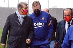 MU đấu Liverpool, Koeman yêu cầu cấp bách Barca