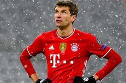 Thomas Mueller chỉ trích hàng công Bayern sau trận thua PSG