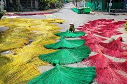 Thăm làng chiếu trăm năm tuổi