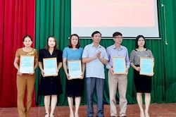 Thanh Ba: Trao giải cuộc thi 'Sáng tạo thanh, thiếu niên nhi đồng'