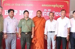 Công an Vĩnh Long họp mặt người có uy tín nhân dịp Tết Chôl-Chnăm-Thmây
