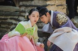 'Hoàng thượng' Kim Jung Hyun giờ đã là hoa có chủ, tiếc rằng không phải 'Mr. Queen'