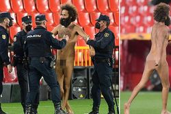 CĐV trần như nhộng vào sân gây rối trận MU vs Granada